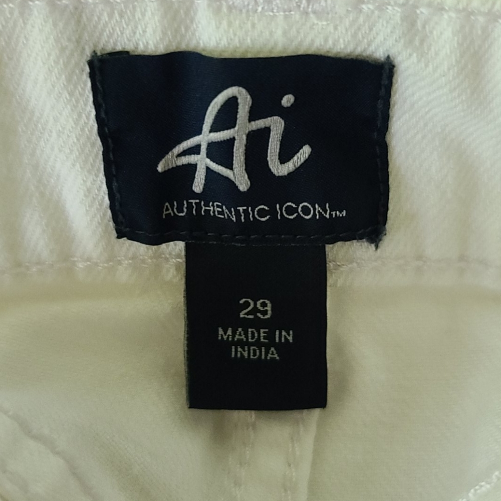 Authentic Icon white shorts with red stars . - Picture 4 of 6